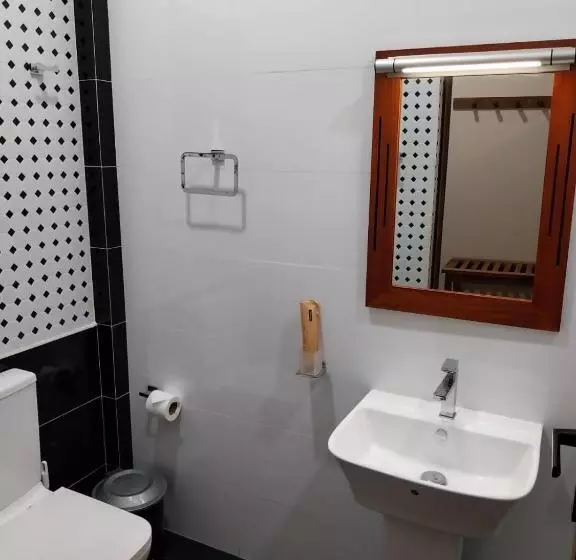 Hotel Hiru