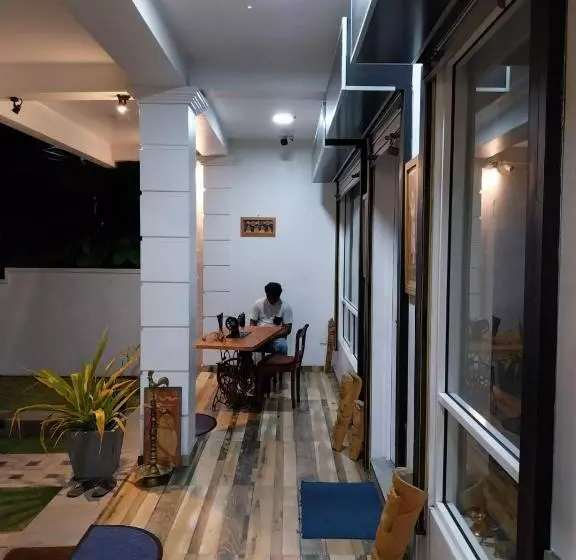 Hotel Hiru