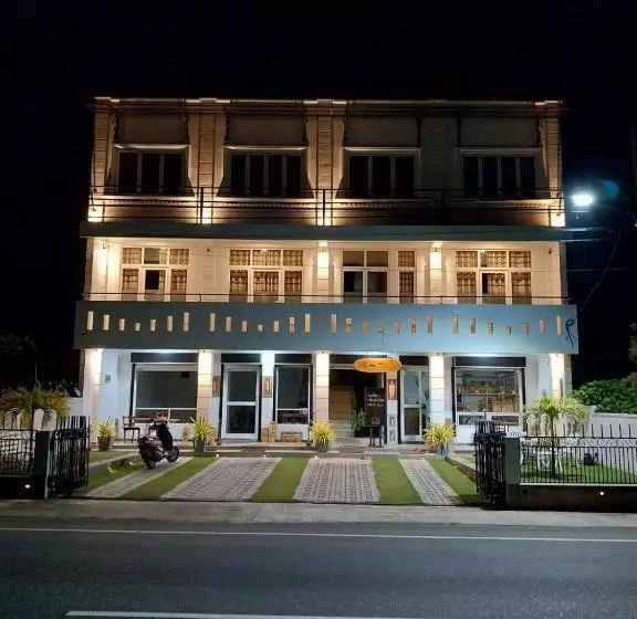 Hotel Hiru
