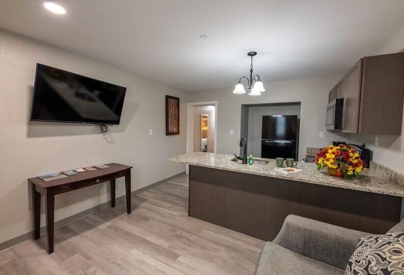 Отель Lock Haven Grandview