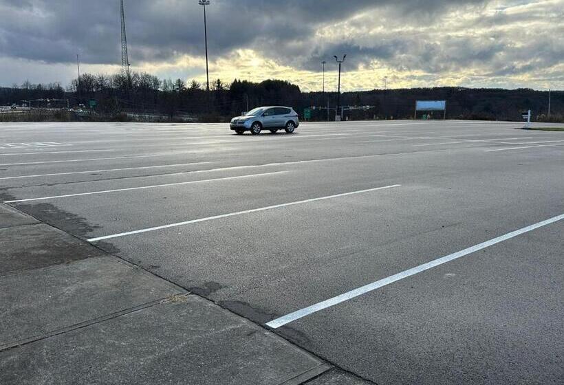 בית מלון כפרי Mainstays And Suites By Choice