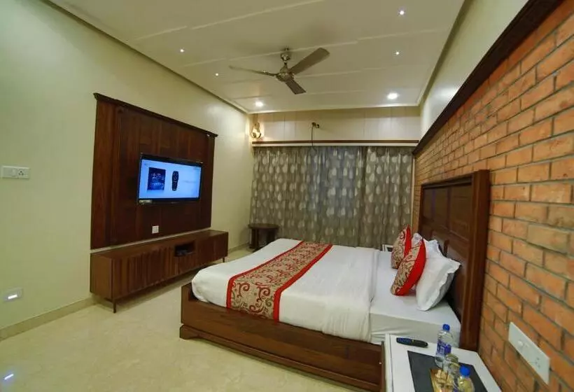 ホテル Mid Town Inn Nakki Lake 500 Metter