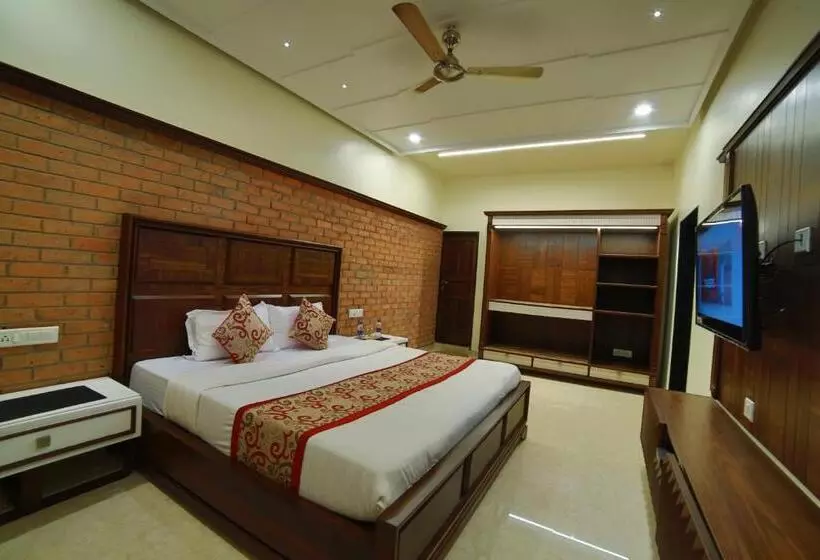 ホテル Mid Town Inn Nakki Lake 500 Metter