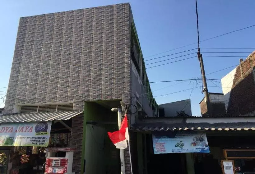 ホテル Oyo Life 93061 Kost Vicky Syariah