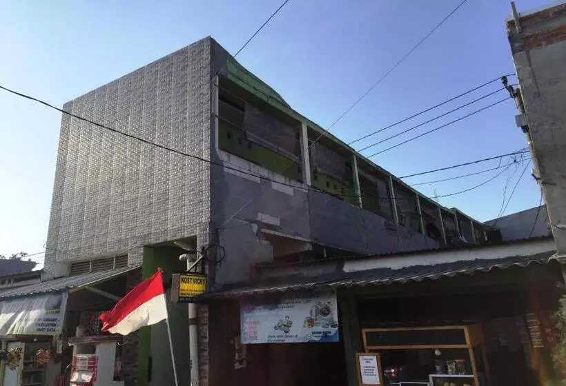 ホテル Oyo Life 93061 Kost Vicky Syariah