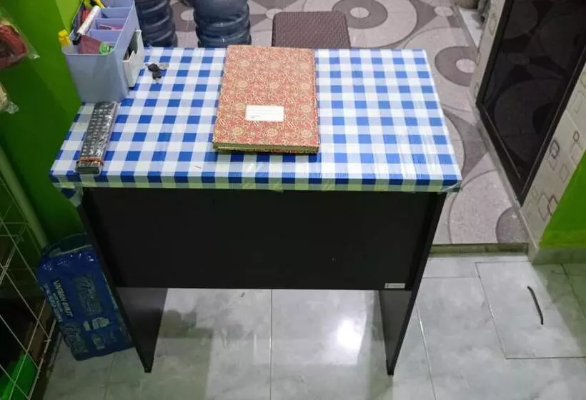 ホテル Oyo Life 93061 Kost Vicky Syariah