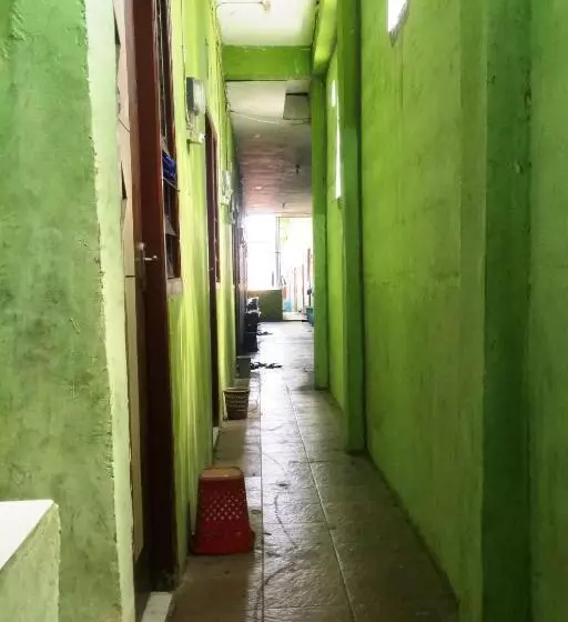 ホテル Oyo Life 93061 Kost Vicky Syariah