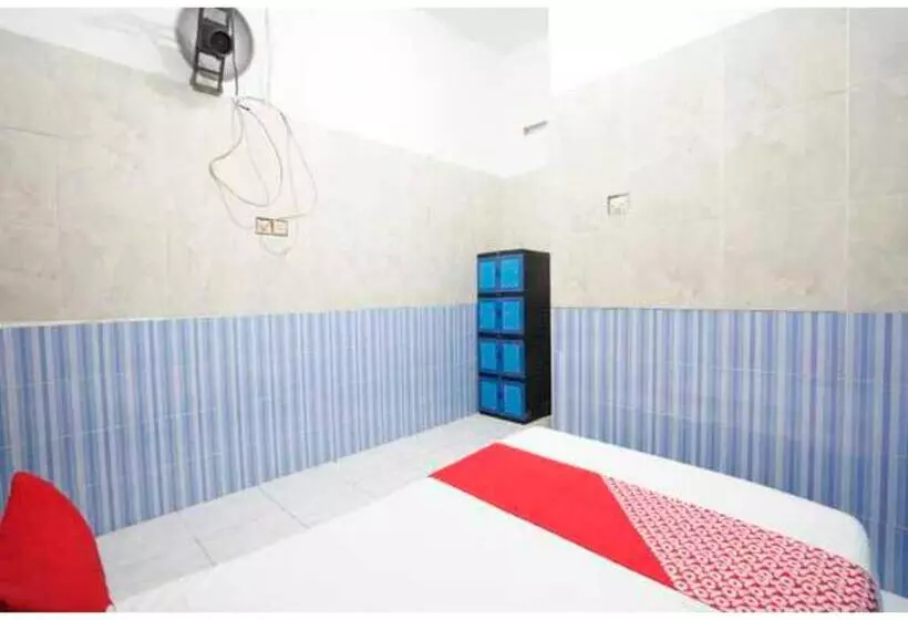 ホテル Oyo Life 93061 Kost Vicky Syariah
