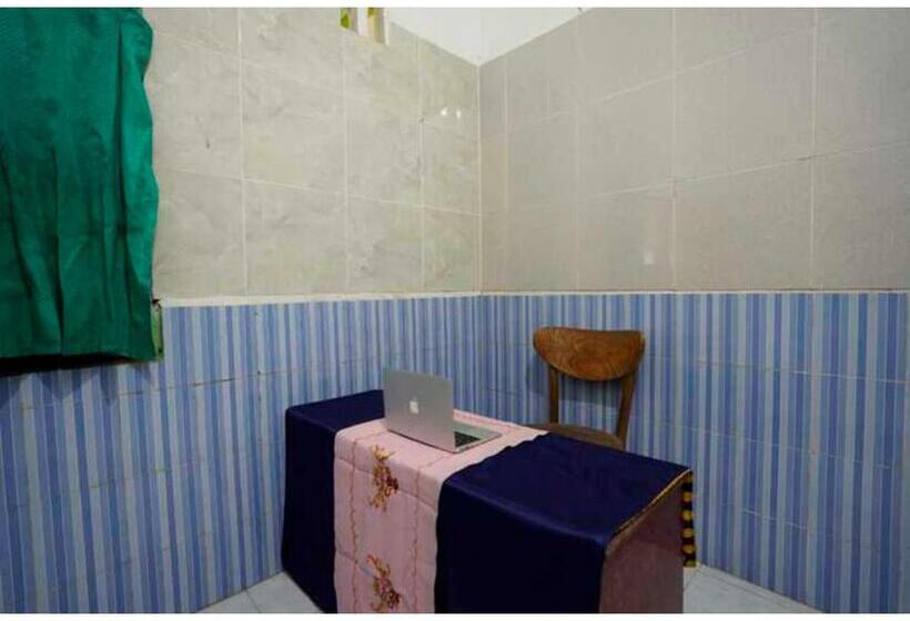 Hotel Oyo Life 93061 Kost Vicky Syariah