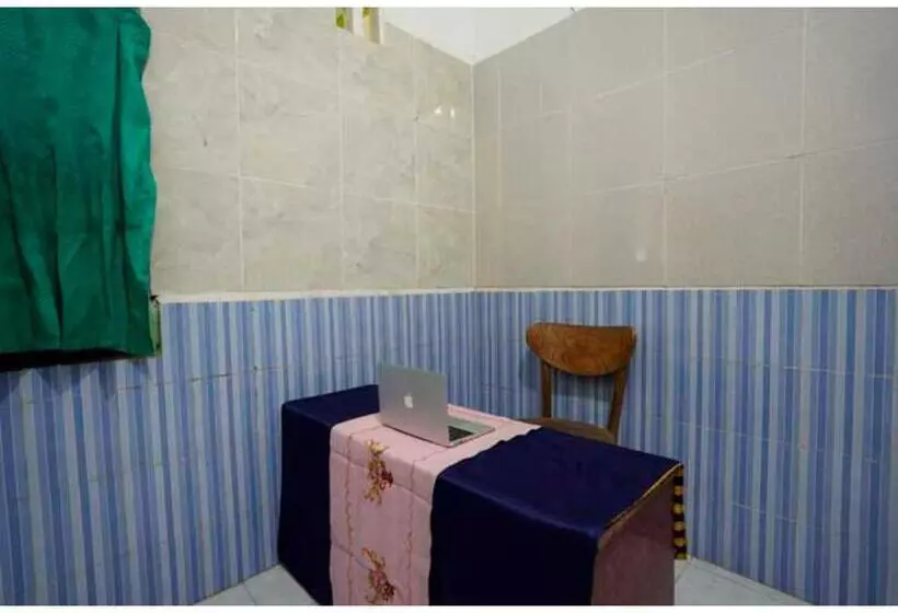 ホテル Oyo Life 93061 Kost Vicky Syariah