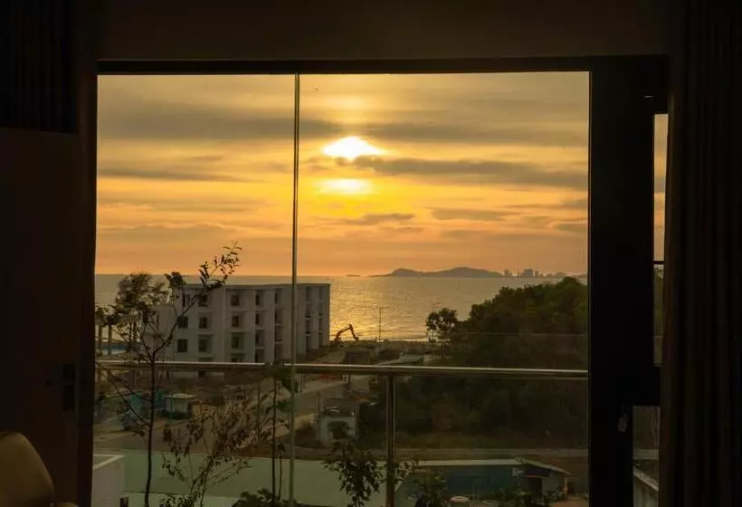 Light House Motel 978