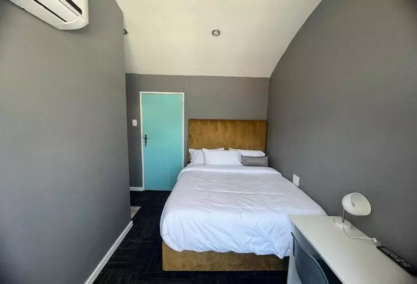 Majatalo M & B Backpackers