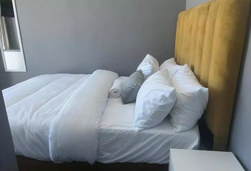 Majatalo M & B Backpackers