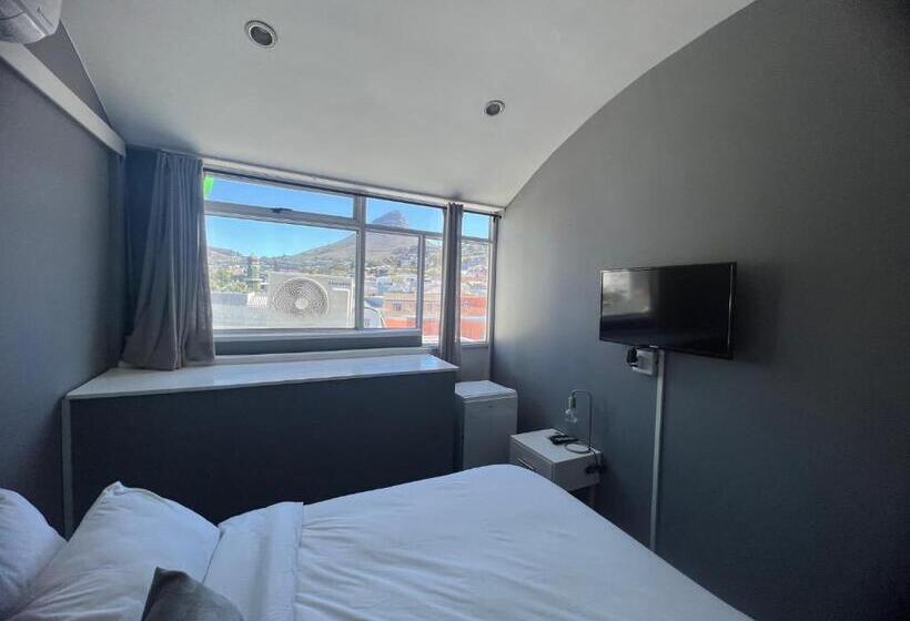 פנסיון M & B Backpackers