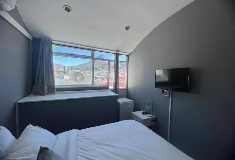 Majatalo M & B Backpackers