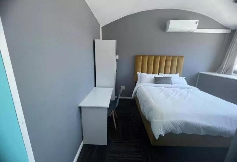 Majatalo M & B Backpackers