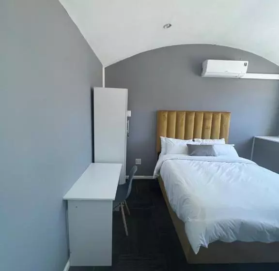 Majatalo M & B Backpackers