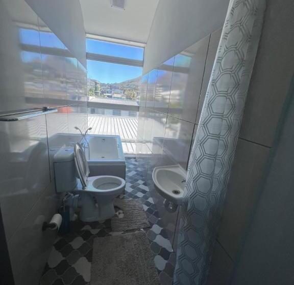 פנסיון M & B Backpackers