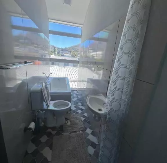 Majatalo M & B Backpackers