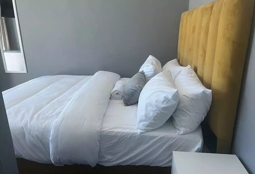 Majatalo M & B Backpackers