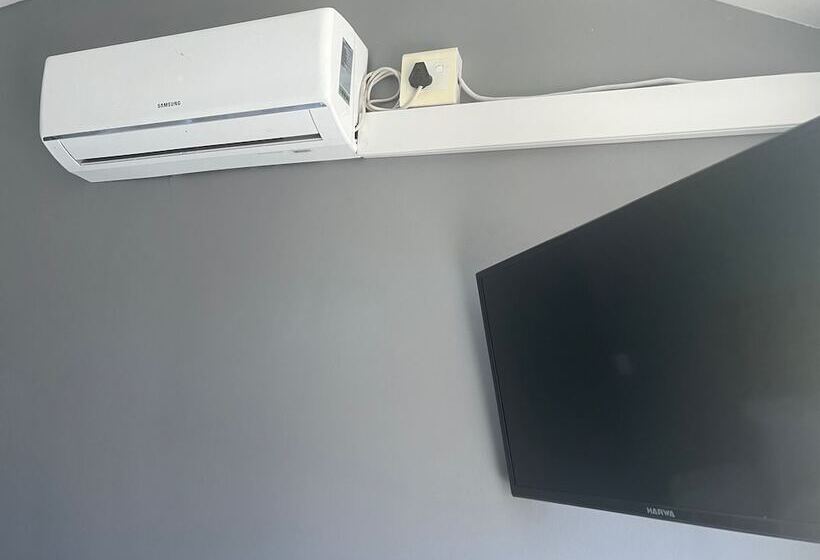 פנסיון M & B Backpackers