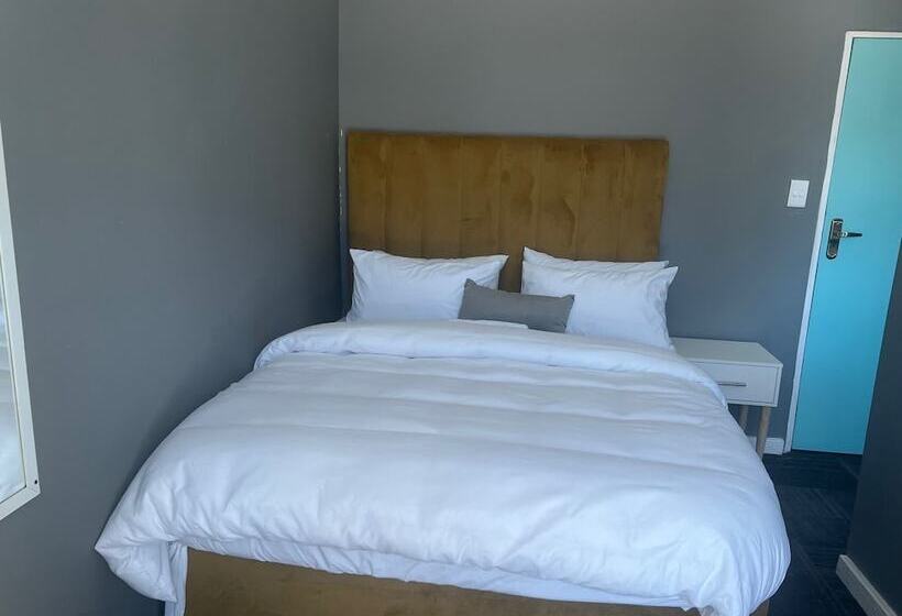 פנסיון M & B Backpackers