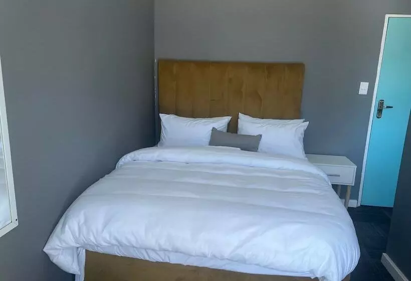 Majatalo M & B Backpackers