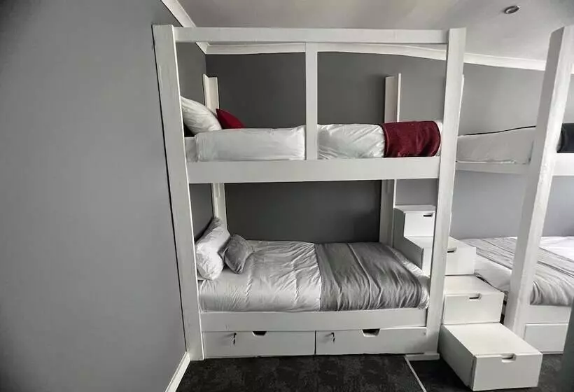 Majatalo M & B Backpackers