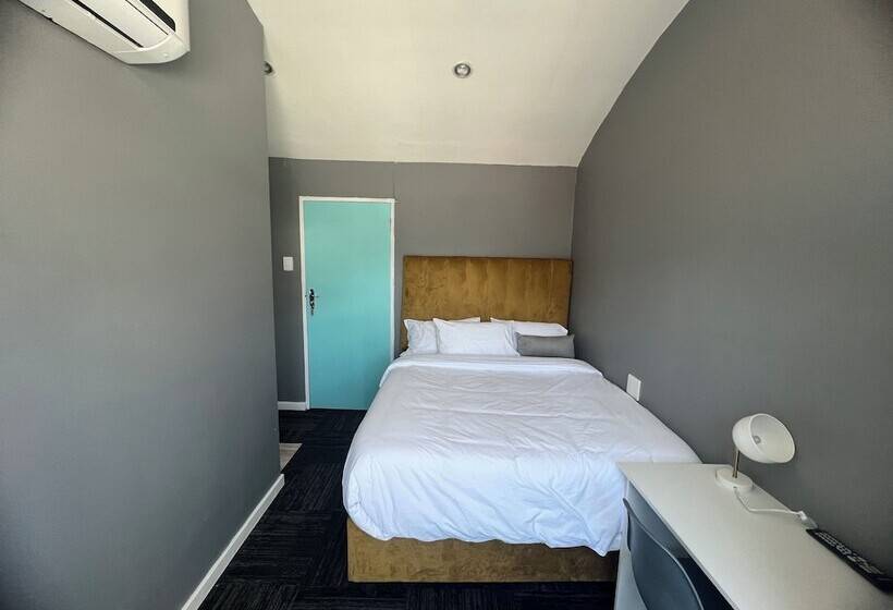 פנסיון M & B Backpackers