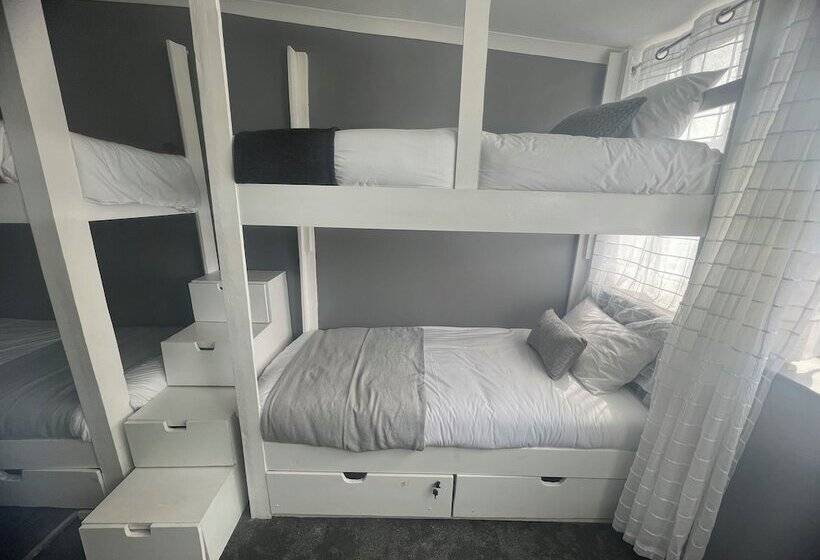 פנסיון M & B Backpackers