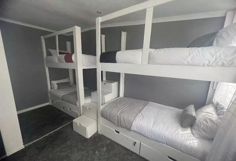 Majatalo M & B Backpackers