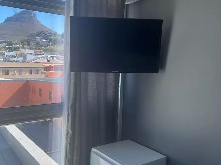 Majatalo M & B Backpackers