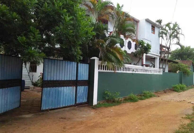 پانسیون Dana Guest Home