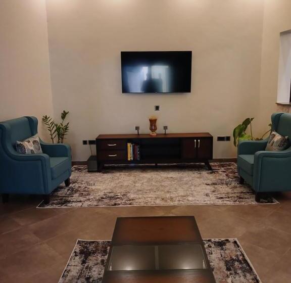 پانسیون The Curvalux House