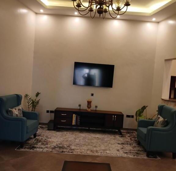 پانسیون The Curvalux House