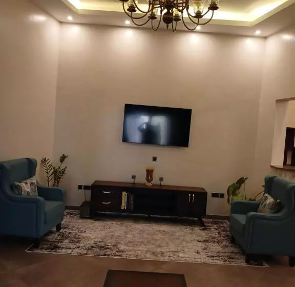 پانسیون The Curvalux House