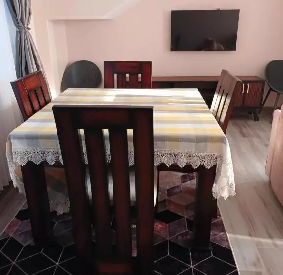 پانسیون The Curvalux House