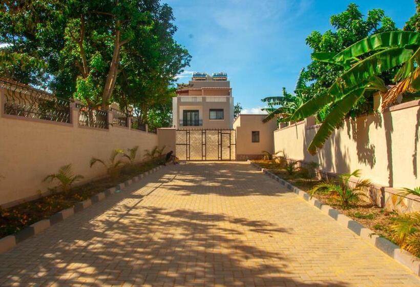 پانسیون The Curvalux House