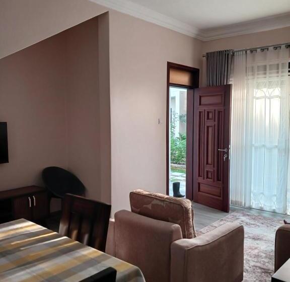 پانسیون The Curvalux House