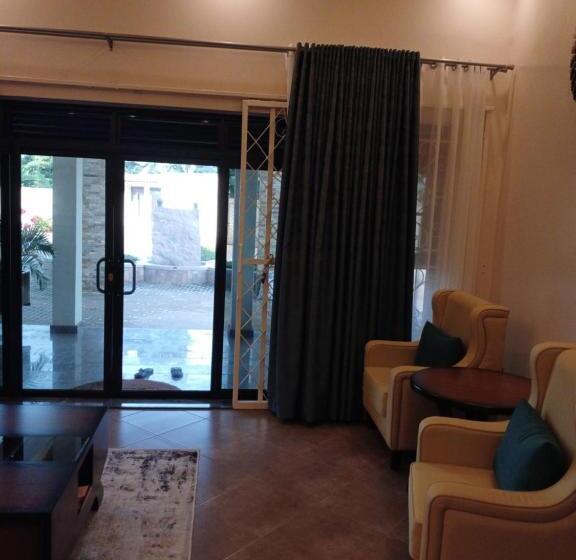 پانسیون The Curvalux House