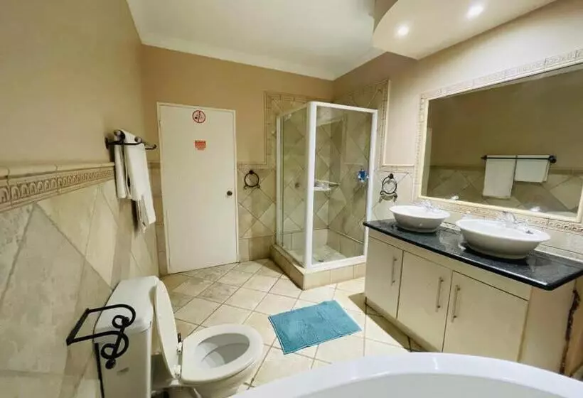 پانسیون The Yacht House