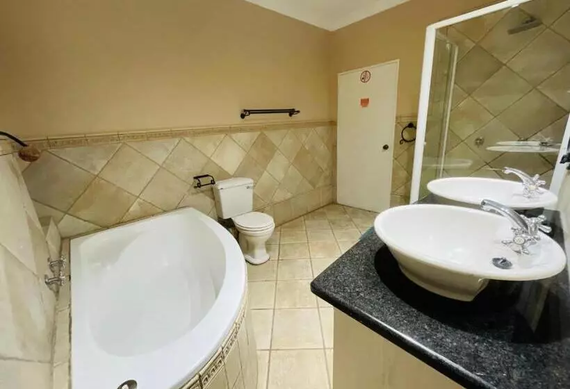 پانسیون The Yacht House