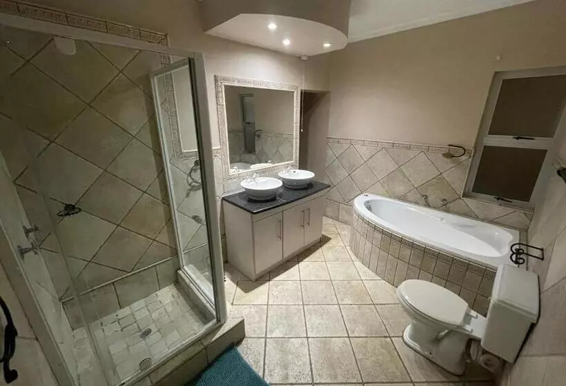 پانسیون The Yacht House