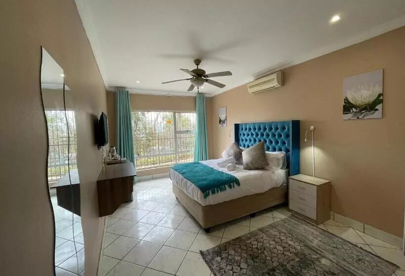 پانسیون The Yacht House