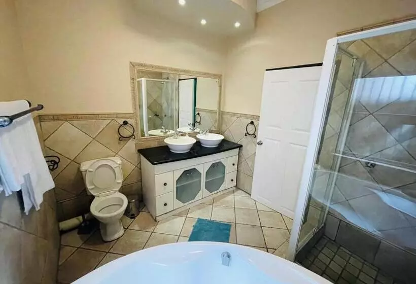 پانسیون The Yacht House