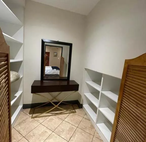 پانسیون The Yacht House