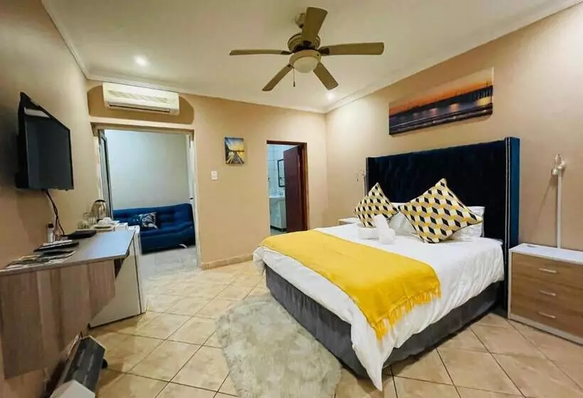 پانسیون The Yacht House