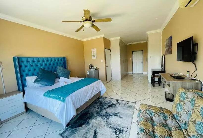 پانسیون The Yacht House