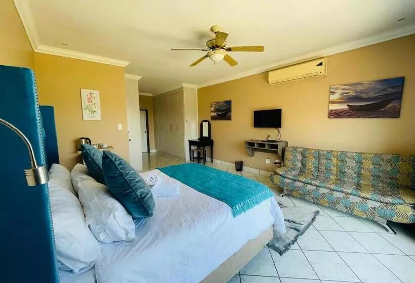 پانسیون The Yacht House