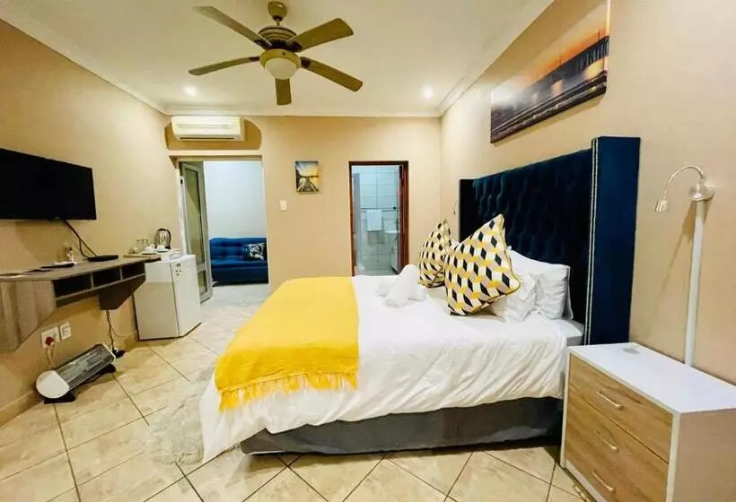 پانسیون The Yacht House